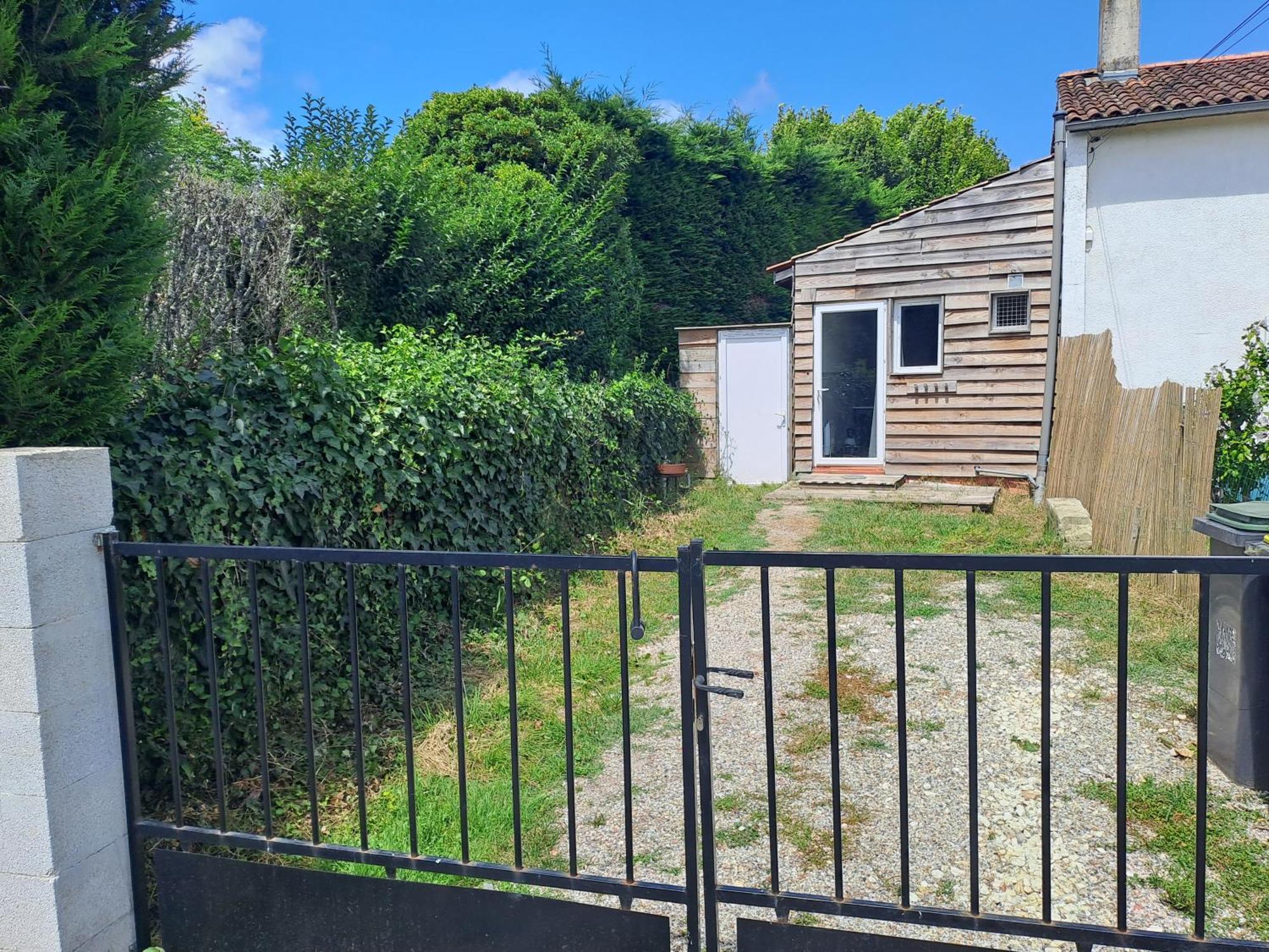 La Cadournaise Bed and Breakfast Saint-Seurin-de-Cadourne Buitenkant foto